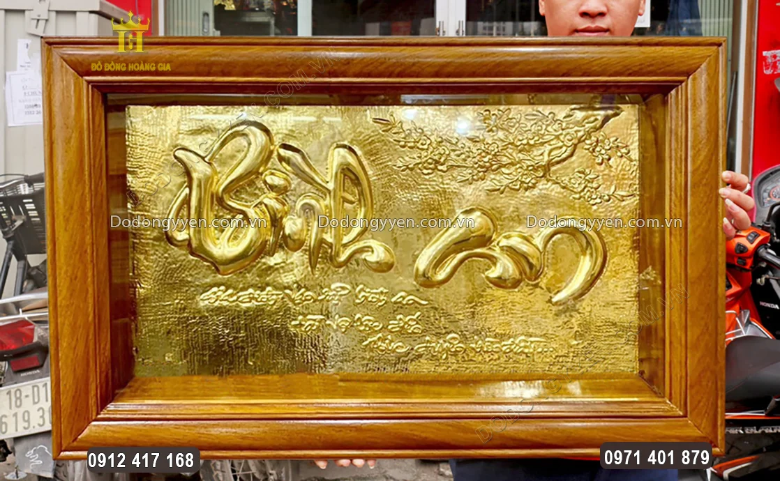 Gia chủ n&ecirc;n treo tranh tại nơi cao r&aacute;o, nhiều &aacute;nh s&aacute;ng